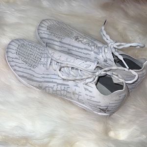 Cheer shoes